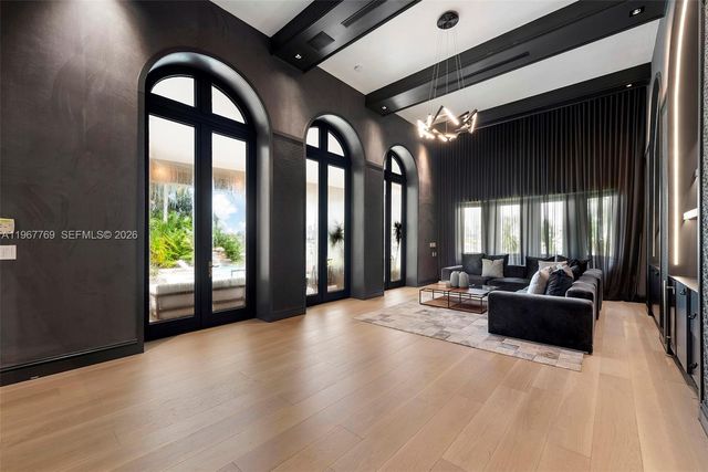 432 S Hibiscus Dr, Miami Beach, FL 33139