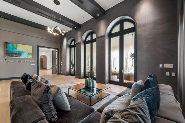 432 S Hibiscus Dr, Miami Beach, FL 33139