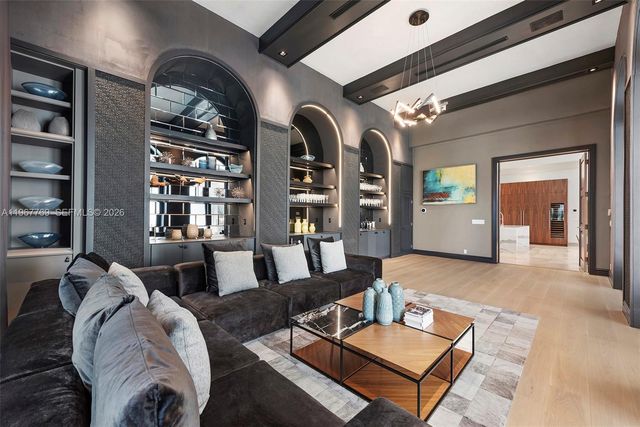 432 S Hibiscus Dr, Miami Beach, FL 33139