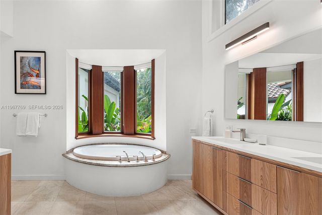 432 S Hibiscus Dr, Miami Beach, FL 33139