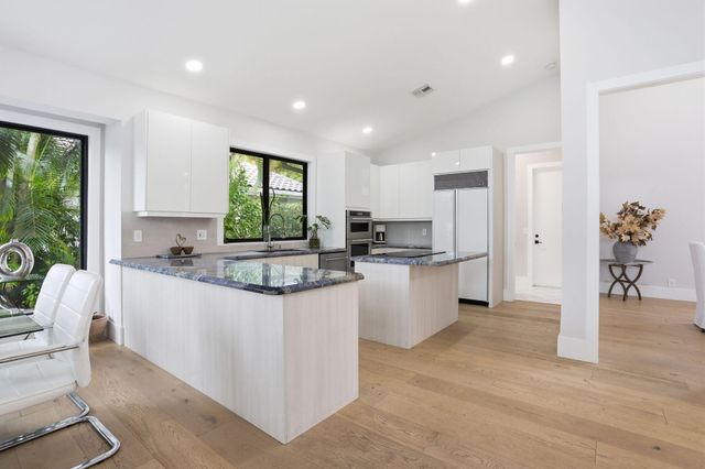 11180 Isle Brook Court, Wellington, FL 33414