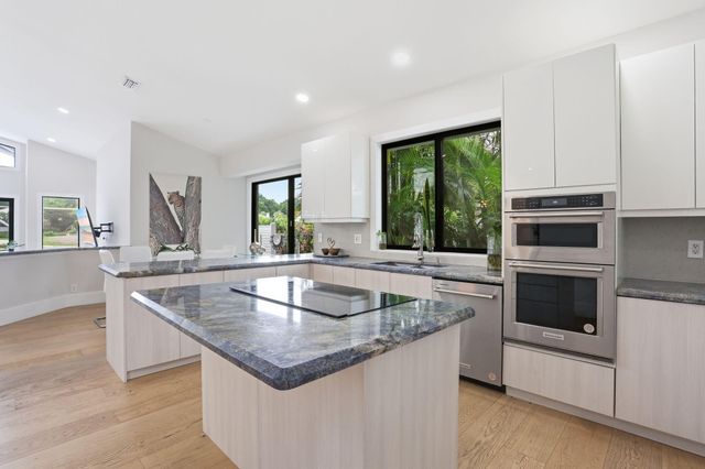 11180 Isle Brook Court, Wellington, FL 33414