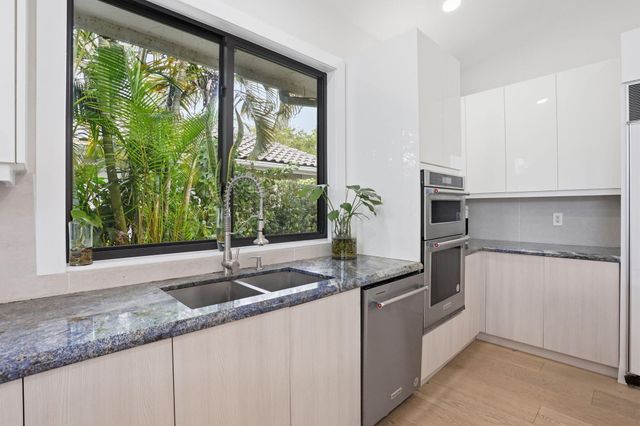 11180 Isle Brook Court, Wellington, FL 33414