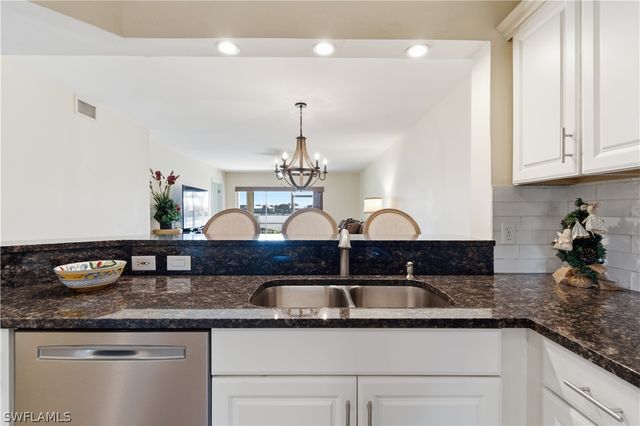 7736 Jewel LN W103, Naples, FL 34109