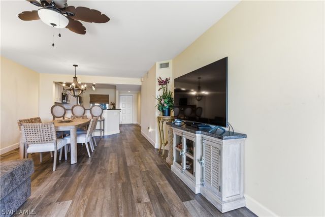 7736 Jewel LN W103, Naples, FL 34109