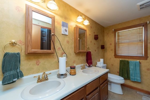 10 Amherst Ave, Bridgewater, MA 02324
