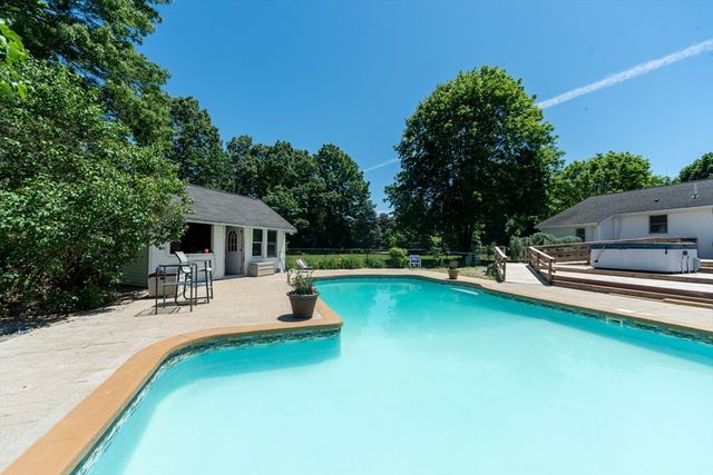 10 Amherst Ave, Bridgewater, MA 02324