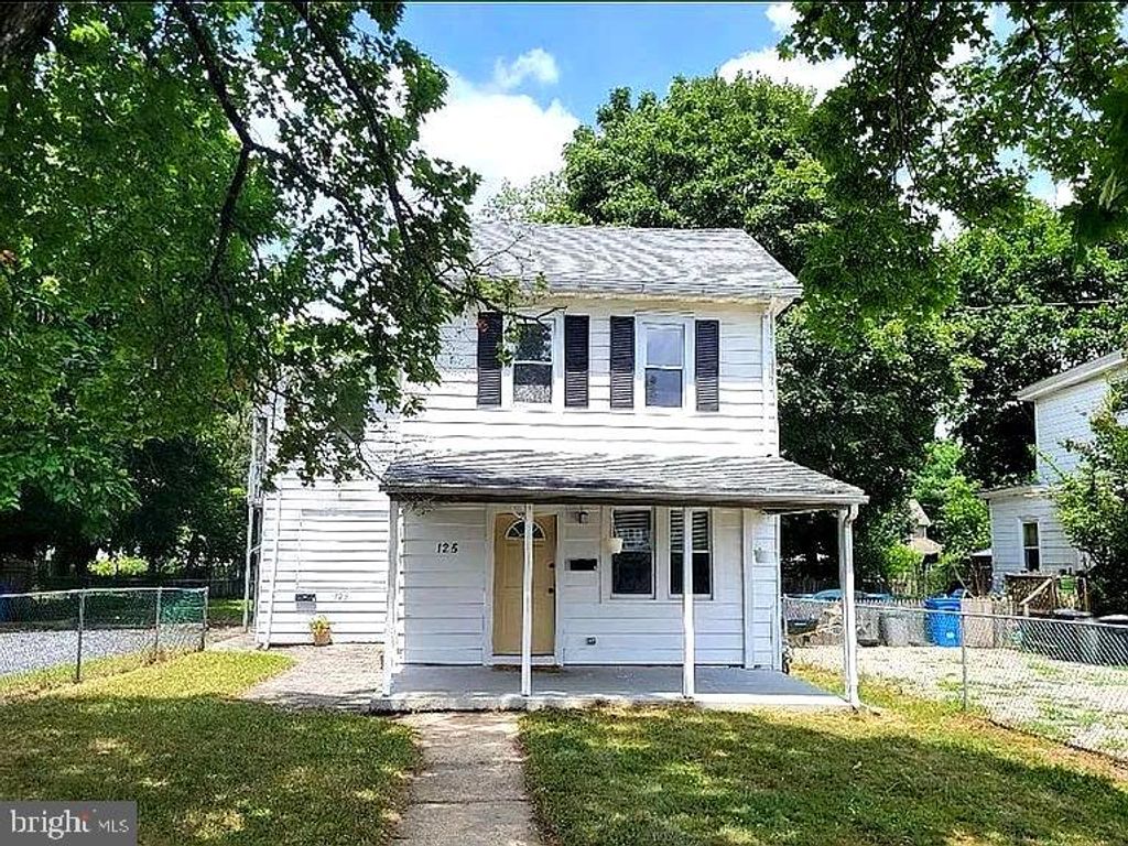 125 W CLAYTON AVE, Clayton, NJ 08312