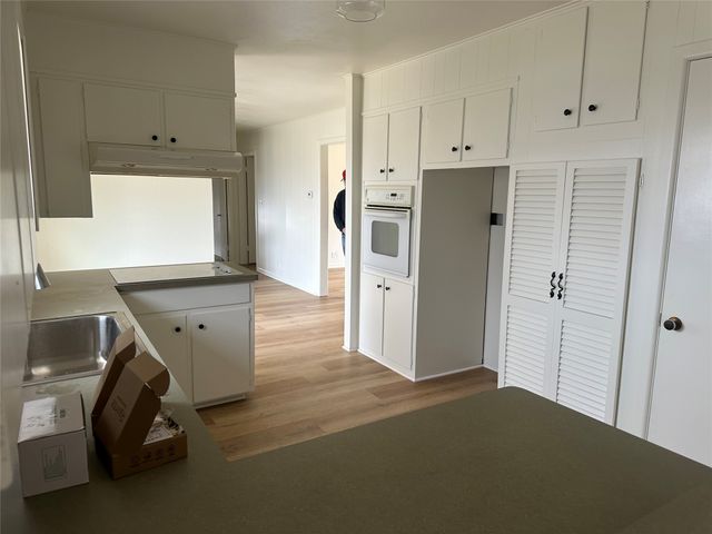 1121 E Coke, Hamilton, TX 76531