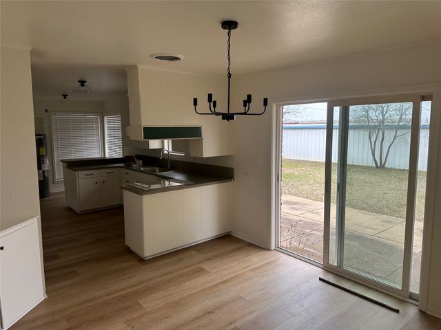 1121 E Coke, Hamilton, TX 76531