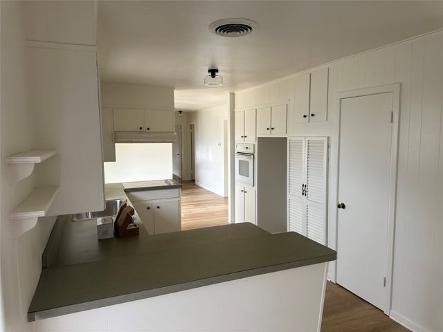 1121 E Coke, Hamilton, TX 76531