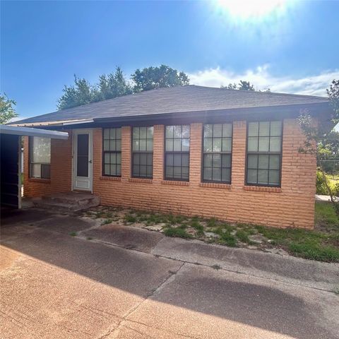 1121 E Coke, Hamilton, TX 76531