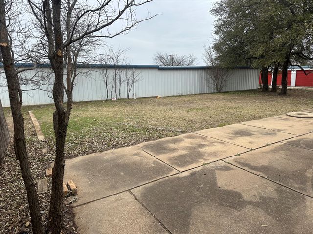 1121 E Coke, Hamilton, TX 76531