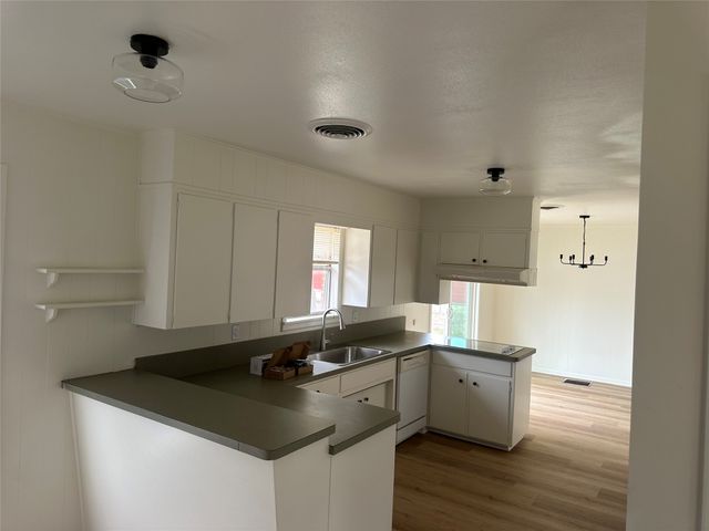 1121 E Coke, Hamilton, TX 76531