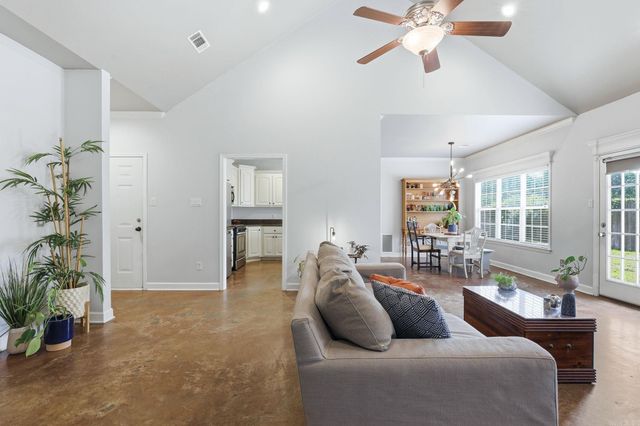2301 Pleasant Forest Drive, Benton, AR 72015