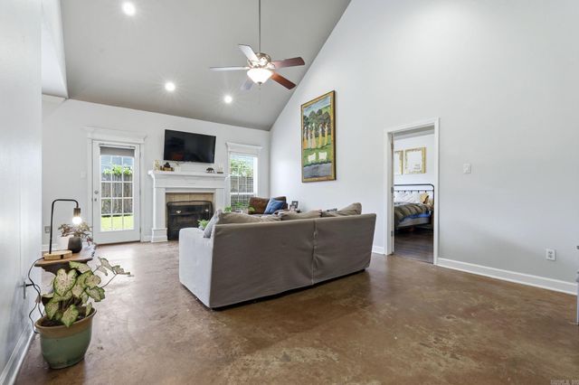 2301 Pleasant Forest Drive, Benton, AR 72015