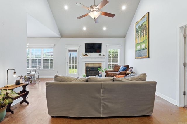 2301 Pleasant Forest Drive, Benton, AR 72015