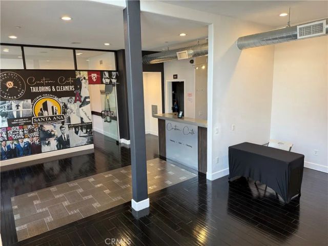 190 W 3rd Street, Santa Ana, CA 92701