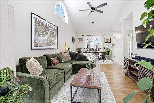 74 Old Stage Road, Litchfield, NH 03052