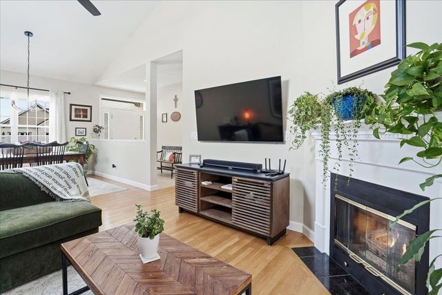 74 Old Stage Road, Litchfield, NH 03052