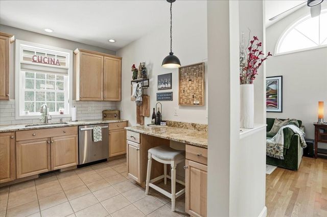 74 Old Stage Road, Litchfield, NH 03052