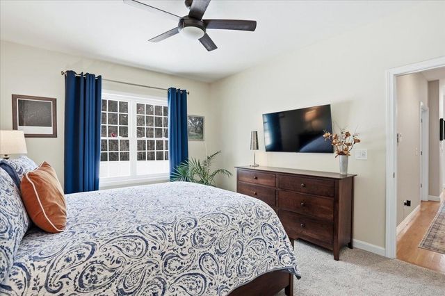 74 Old Stage Road, Litchfield, NH 03052