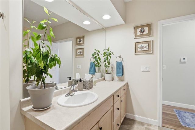 74 Old Stage Road, Litchfield, NH 03052