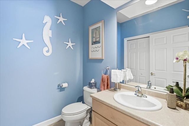 74 Old Stage Road, Litchfield, NH 03052