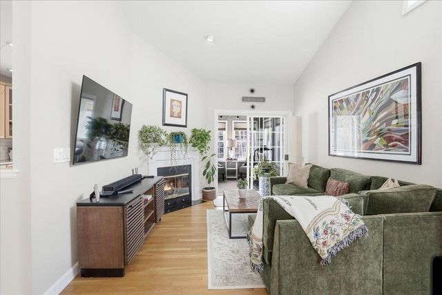 74 Old Stage Road, Litchfield, NH 03052