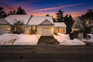 74 Old Stage Road, Litchfield, NH 03052