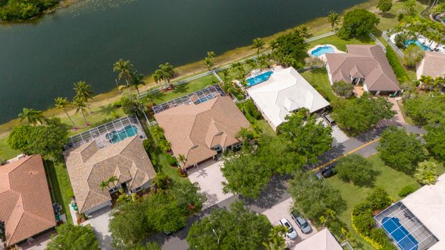 16446 Erie Place, Davie, FL 33331