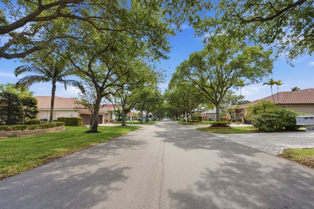 16446 Erie Place, Davie, FL 33331