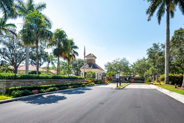 16446 Erie Place, Davie, FL 33331