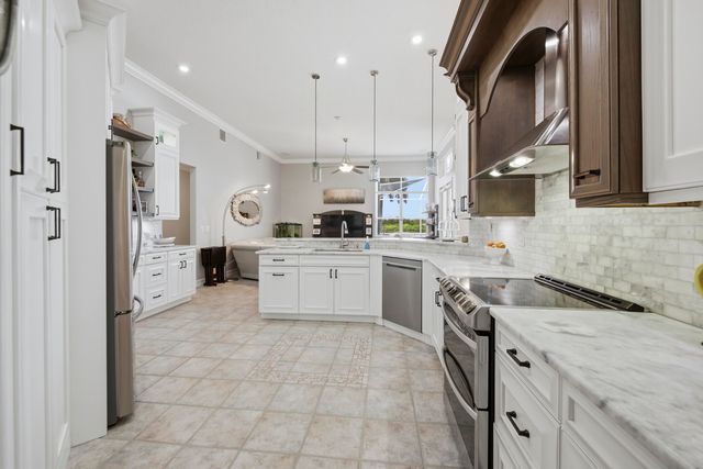 16446 Erie Place, Davie, FL 33331