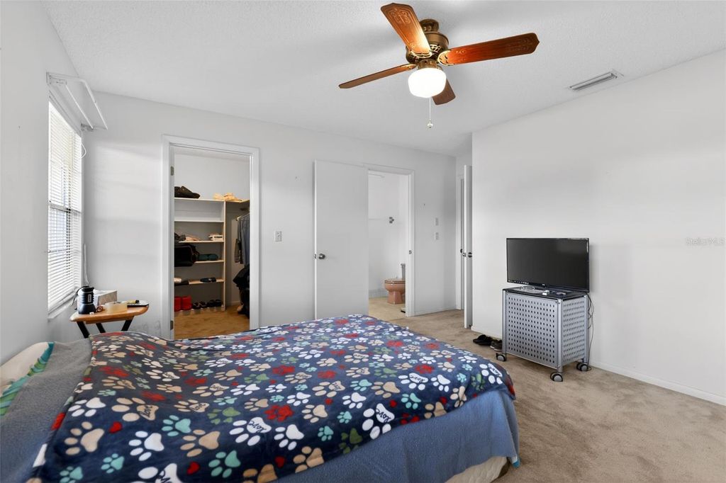 Image 23 of property listing at 2011 NE 10TH STREET, Ocala, FL 34470