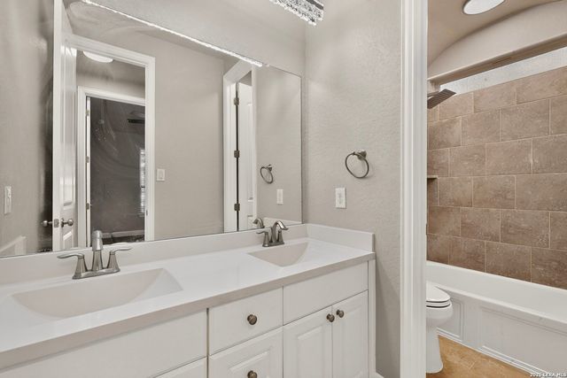 8910 FOWLER HL, Boerne, TX 78015