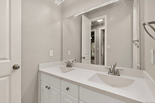 8910 FOWLER HL, Boerne, TX 78015