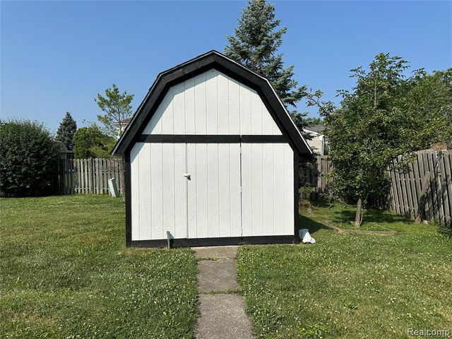 37631 Douglas Court, Sterling Heights, MI 48310