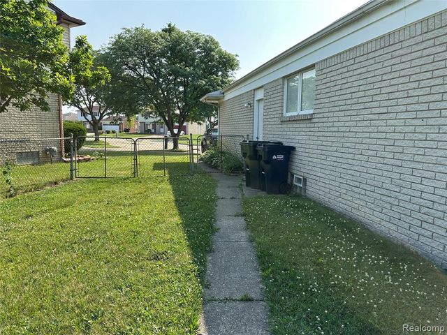 37631 Douglas Court, Sterling Heights, MI 48310