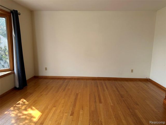 37631 Douglas Court, Sterling Heights, MI 48310