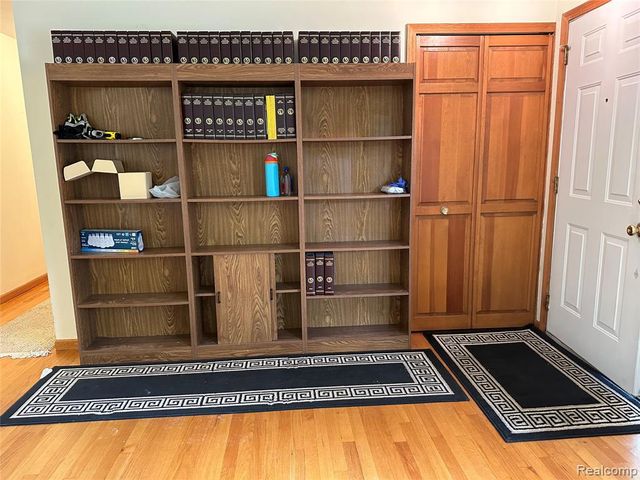 37631 Douglas Court, Sterling Heights, MI 48310