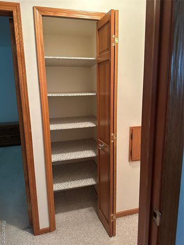 37631 Douglas Court, Sterling Heights, MI 48310