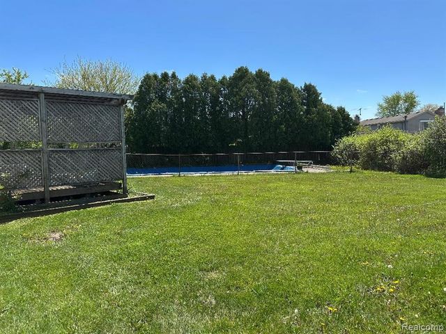 37631 Douglas Court, Sterling Heights, MI 48310