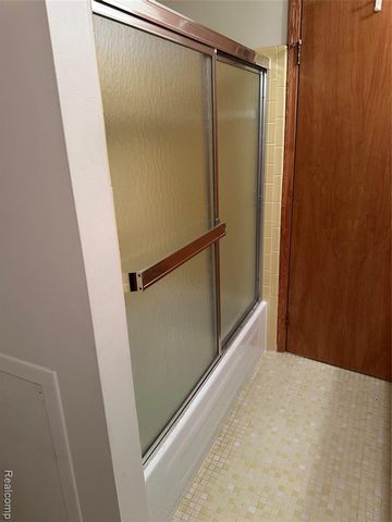 37631 Douglas Court, Sterling Heights, MI 48310