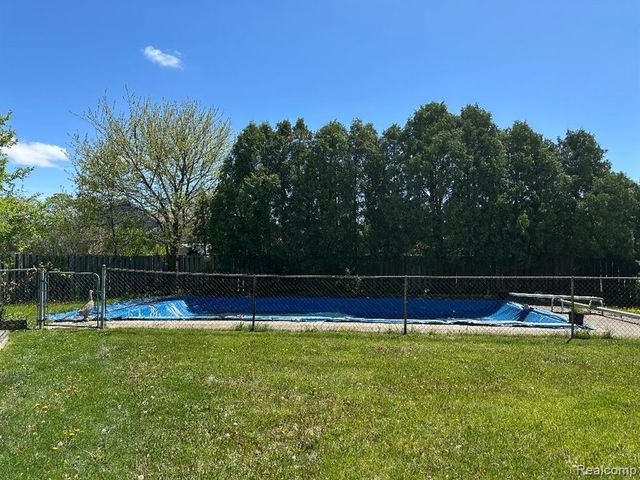 37631 Douglas Court, Sterling Heights, MI 48310