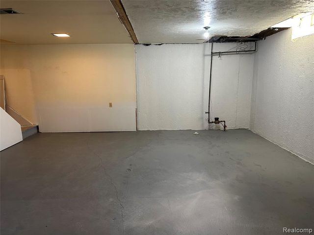 37631 Douglas Court, Sterling Heights, MI 48310