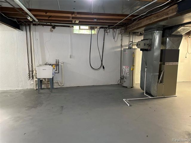 37631 Douglas Court, Sterling Heights, MI 48310