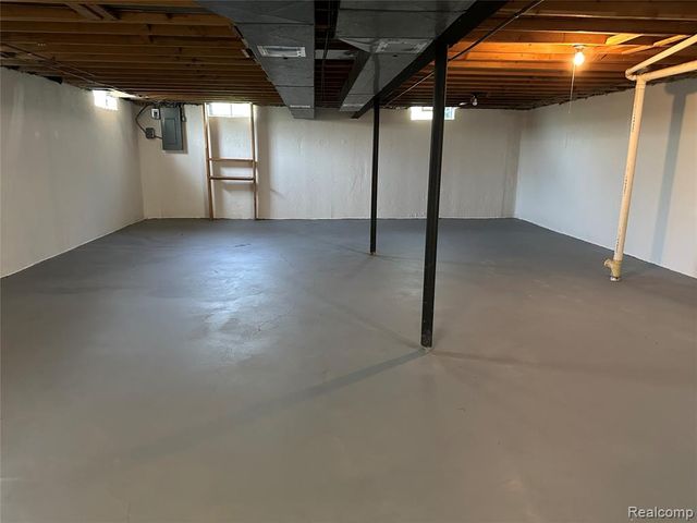 37631 Douglas Court, Sterling Heights, MI 48310