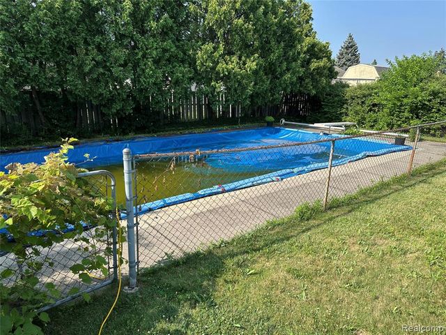 37631 Douglas Court, Sterling Heights, MI 48310