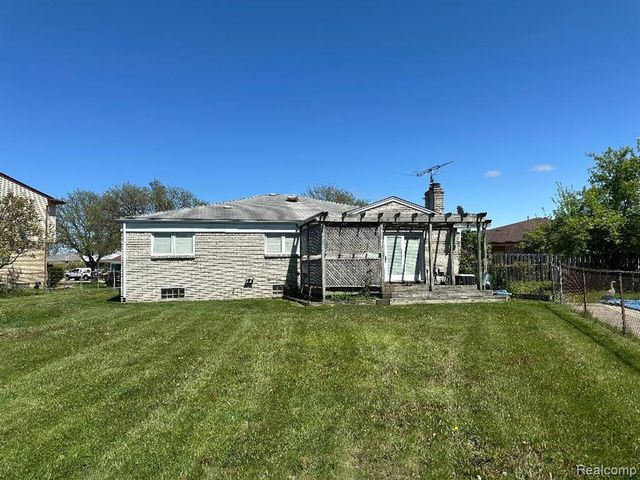 37631 Douglas Court, Sterling Heights, MI 48310